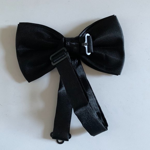 ❣️Solid Satin Adjustable Bow Tie❣️ - Picture 2 of 2